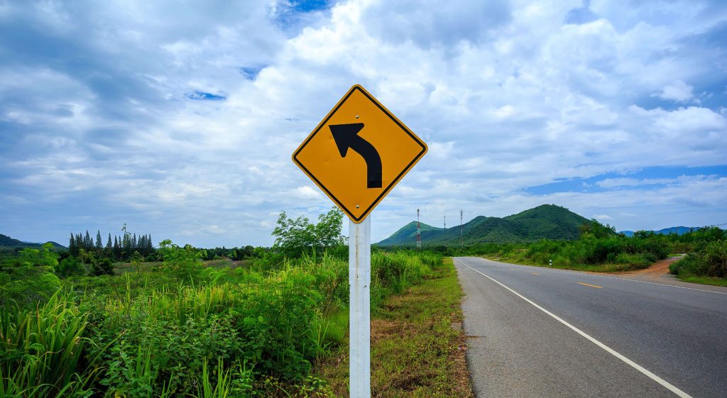 A traffic sign displaying a rightward arrow.